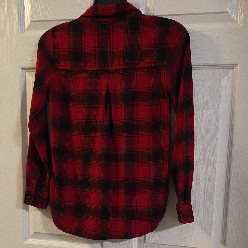 American Eagle Red and Black Plaid Shirt 💓4/$25 - Picture 3 of 3